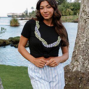 MahinaMade Lei Pili Tee - 'Ele 'ele